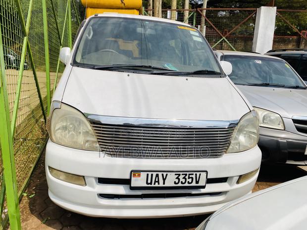 Toyota Regius 1998