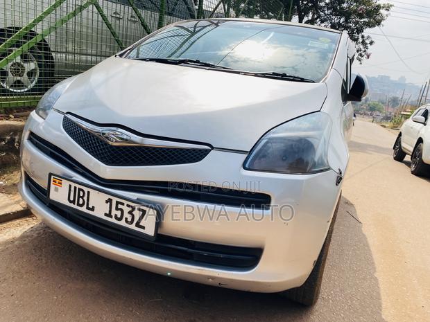 Toyota Ractis 1.3 FWD 2008 Gray