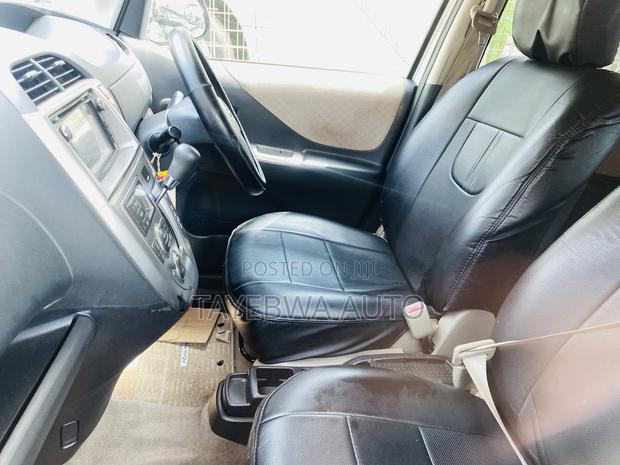 Toyota Ractis 1.3 FWD 2008 Gray