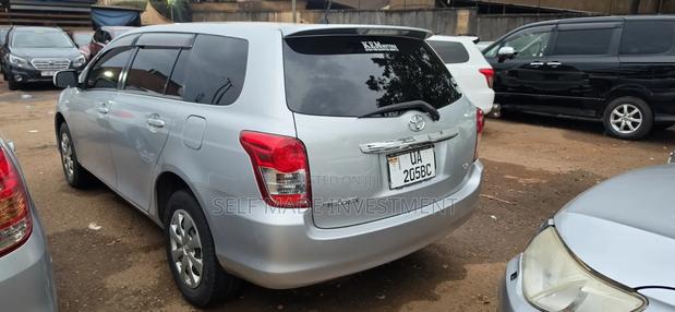 Toyota Corolla Fielder 2011 Silver