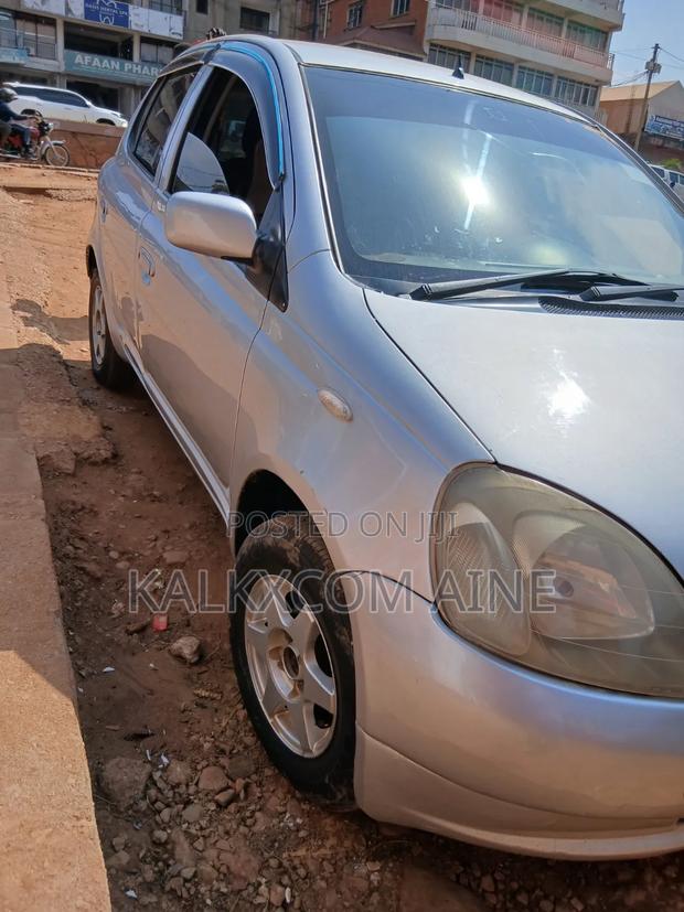 Toyota Vitz 2003 Silver