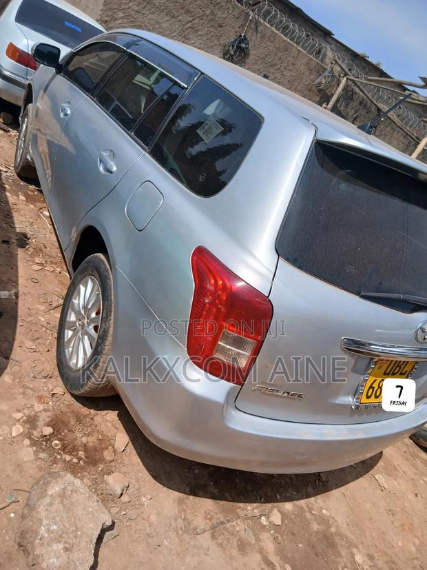 Toyota Corolla Fielder 2009 Silver
