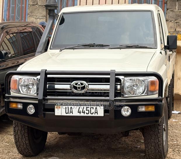 Toyota Land Cruiser 79 Series 2015 White
