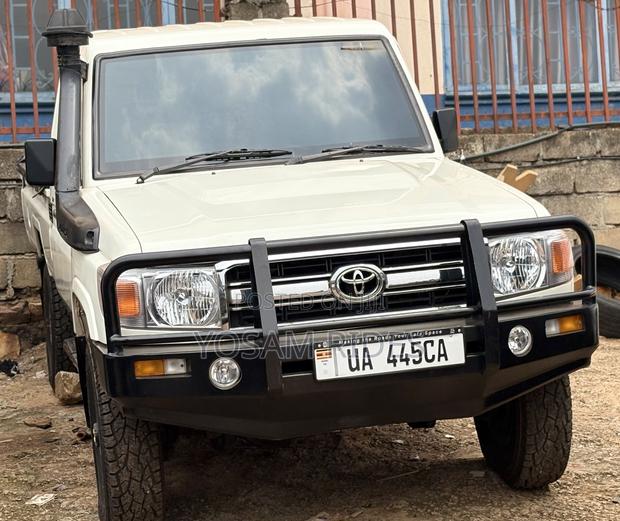Toyota Land Cruiser 79 Series 2015 White