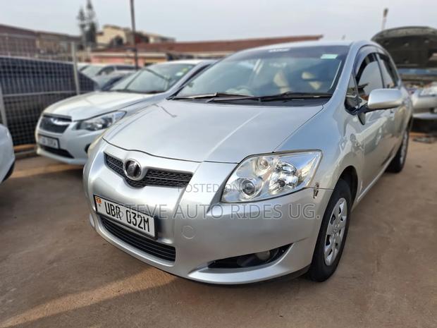 Toyota Auris 2009 Silver