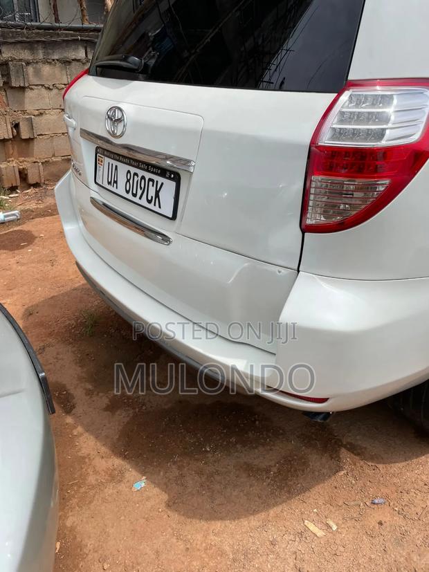 Toyota Vanguard 2010 White