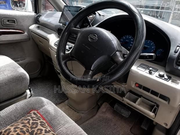 Nissan Serena 2000 Beige