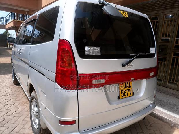 Nissan Serena 2000 Beige