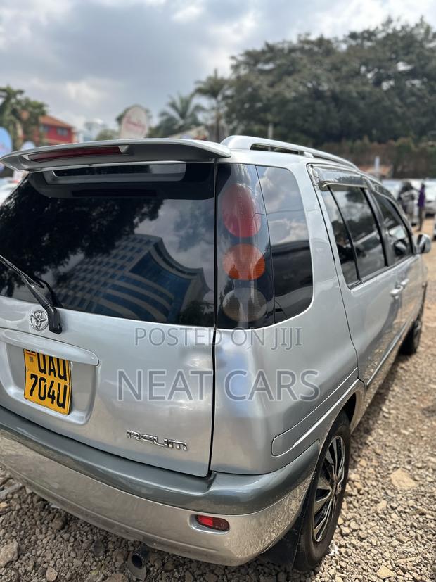 Toyota Raum 2002 Silver
