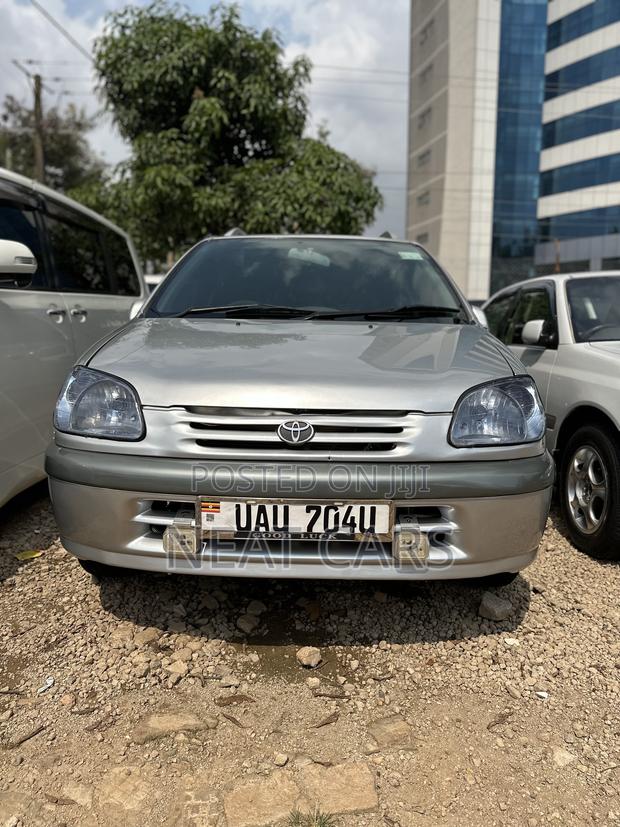 Toyota Raum 2002 Silver