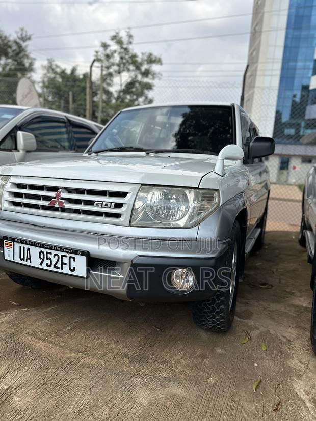 Mitsubishi Pajero IO 2006