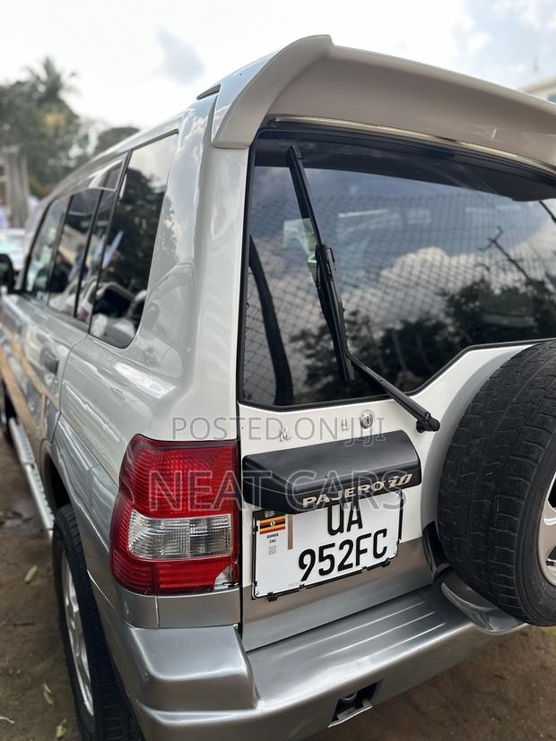Mitsubishi Pajero IO 2006
