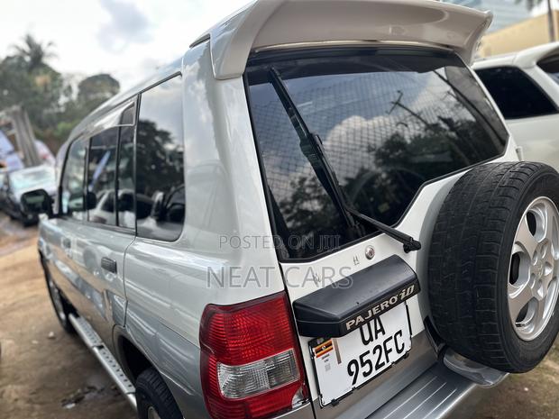 Mitsubishi Pajero IO 2006