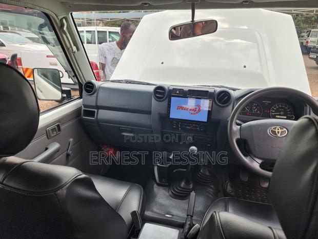 Toyota Land Cruiser 2017 White