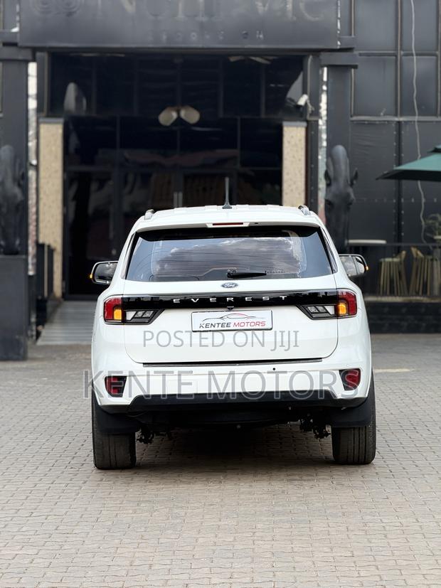Ford Everest 2022 White