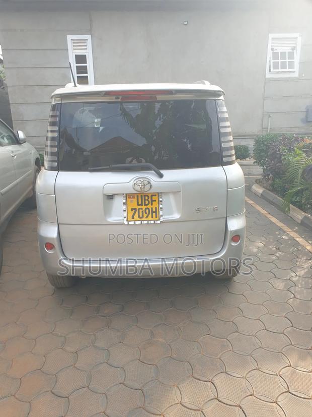Toyota Sienta 2009 Silver
