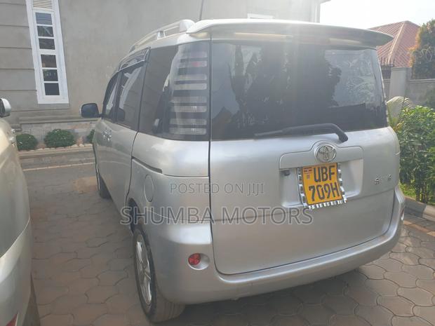 Toyota Sienta 2009 Silver