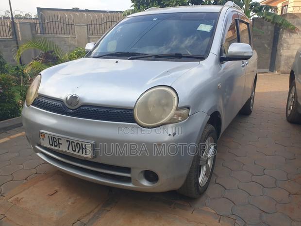 Toyota Sienta 2009 Silver