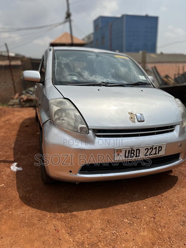 Toyota Passo 2005 Silver