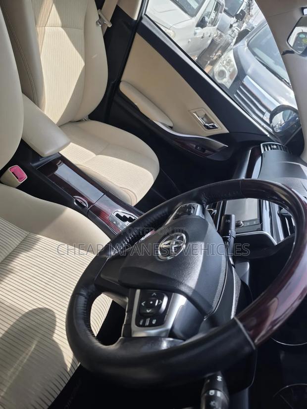 Toyota Premio 2017 Silver