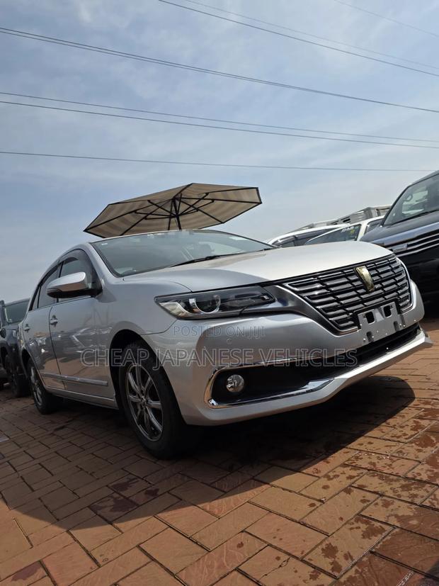 Toyota Premio 2017 Silver