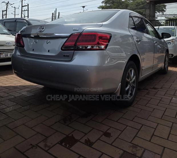 Toyota Premio 2017 Silver
