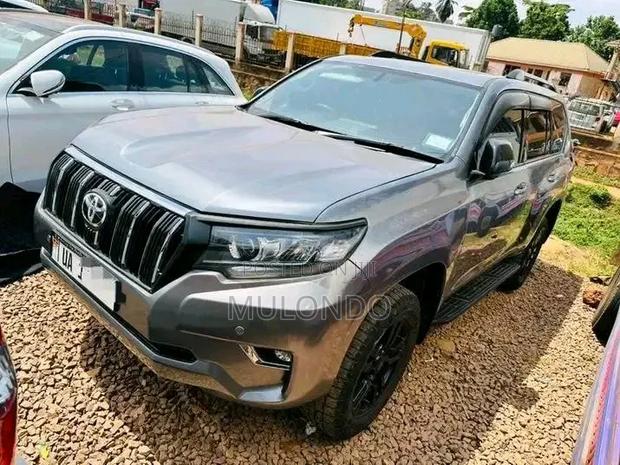 Toyota Land Cruiser Prado 2022 Gray