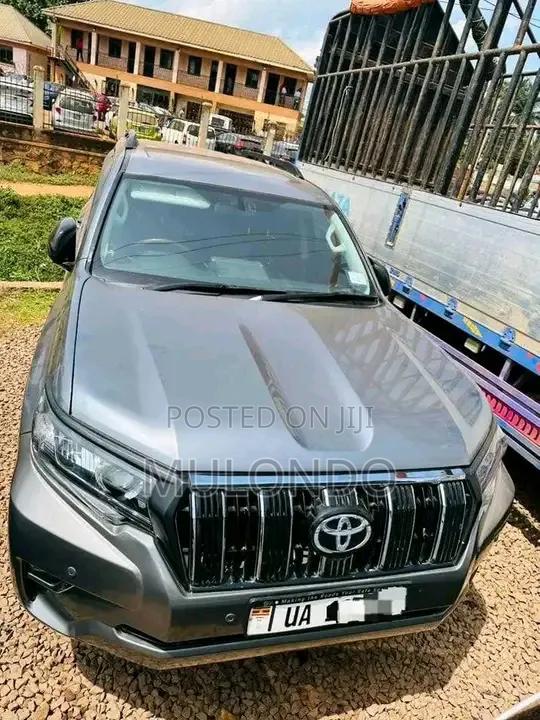 Toyota Land Cruiser Prado 2022 Gray