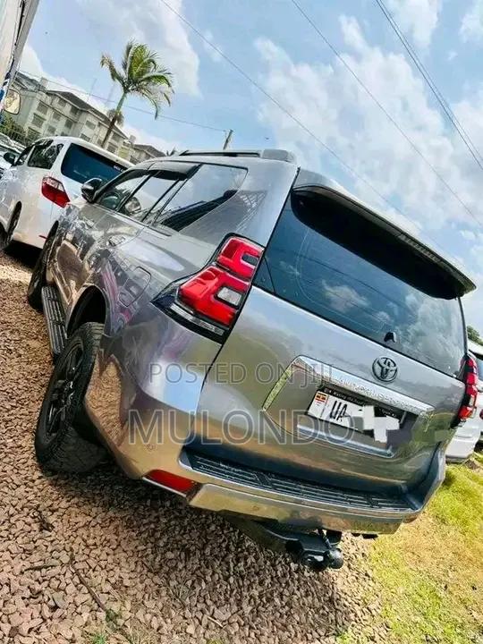 Toyota Land Cruiser Prado 2022 Gray