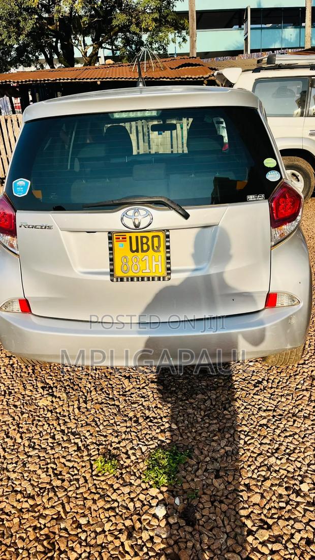 Toyota Ractis 1.5 FWD 2015 Silver