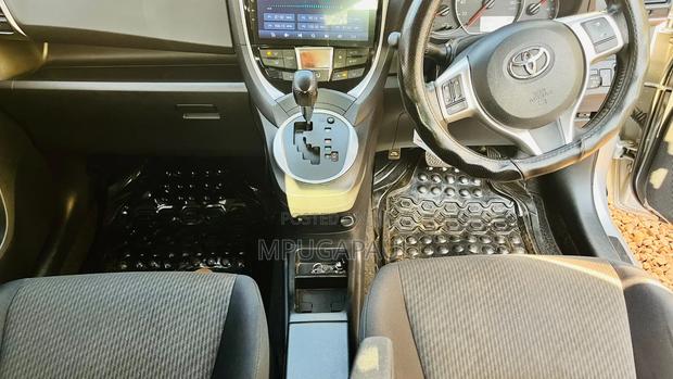 Toyota Ractis 1.5 FWD 2015 Silver
