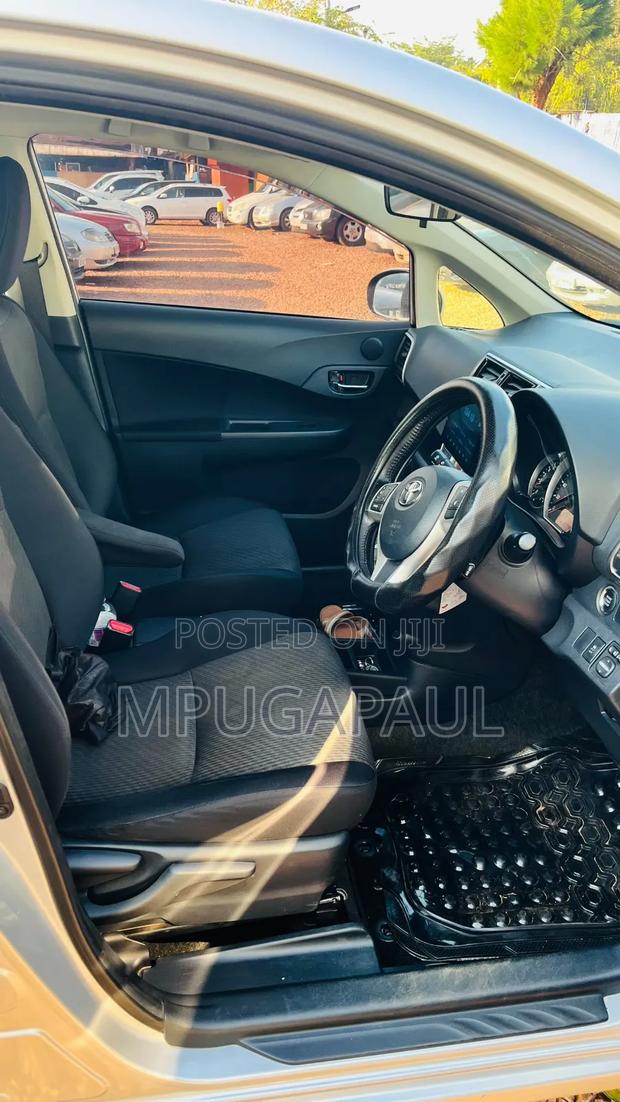 Toyota Ractis 1.5 FWD 2015 Silver