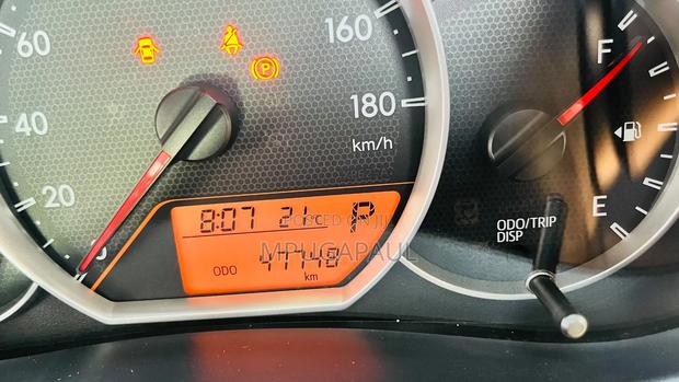 Toyota Ractis 1.5 FWD 2015 Silver
