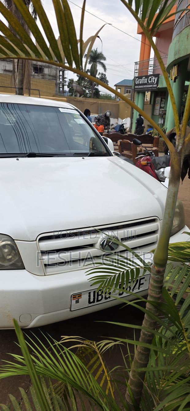 Toyota Kluger 2006 White