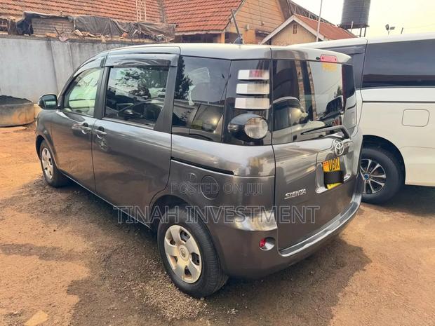 Toyota Sienta 2012 Black