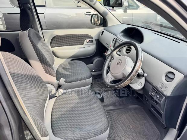 Toyota Sienta 2012 Black