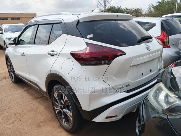 Nissan NP300 2022 White