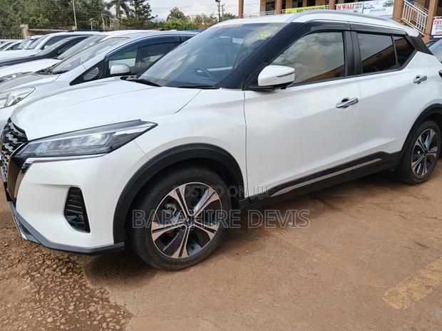 Nissan NP300 2022 White