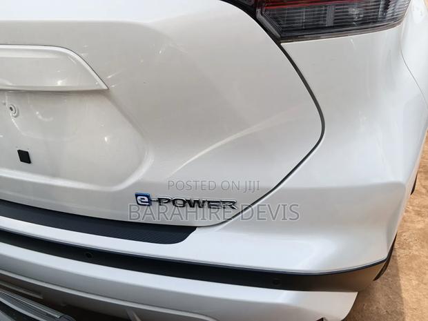 Nissan NP300 2022 White