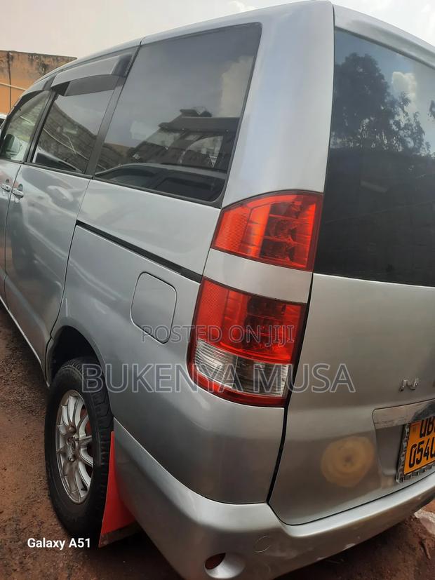 Toyota Noah 2007 Silver