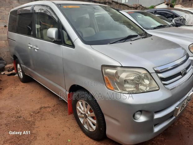 Toyota Noah 2007 Silver