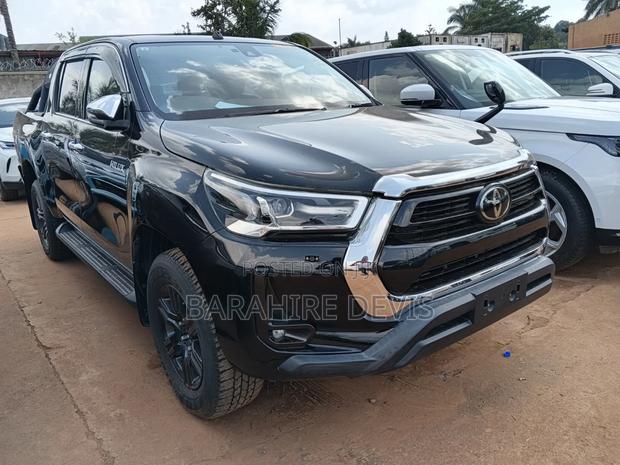 Toyota Hilux 2021 Black