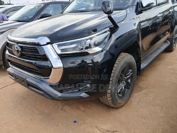Toyota Hilux 2021 Black