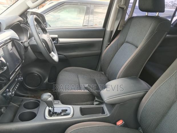 Toyota Hilux 2021 Black