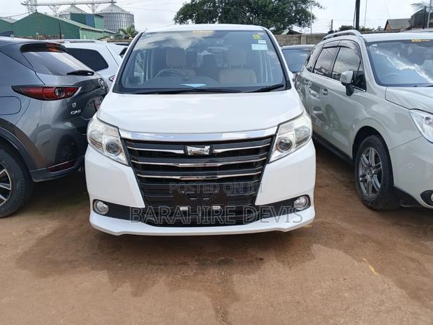 Toyota Noah 2017 White