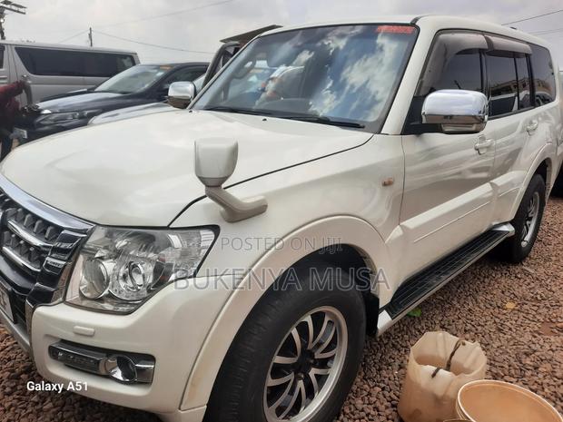 Mitsubishi Pajero 2010 White