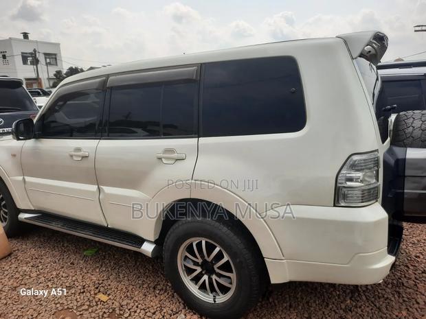 Mitsubishi Pajero 2010 White