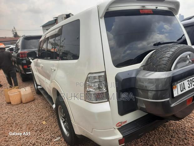Mitsubishi Pajero 2010 White