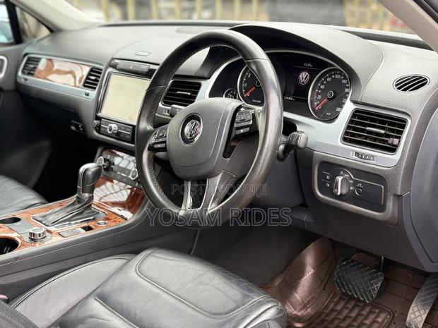 Volkswagen Touareg 2012 Black
