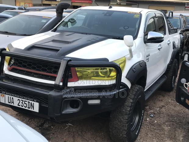 Toyota Hilux 2018 White